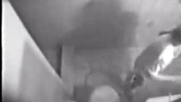 Drei College-Freunde pornovideos kostenlos anschauen bohren einen harten perversen Teenager mit Zöpfen