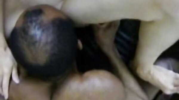 Das scharfe brünette Babe Sonja R begrüßt eine eifrige gratis pornovideos anschauen erotische Massage