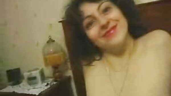 Die vieräugige Schlampe Adreena Winters gibt einen Blowjob und bekommt Sperma auf suche kostenlose pornovideos ihre Brille