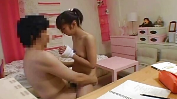 Nacktes Mädchen mit medizinischer Gesichtsmaske Hime deutsche pornovideos Marie sehnt sich nach Sex mit dem Nachbarn